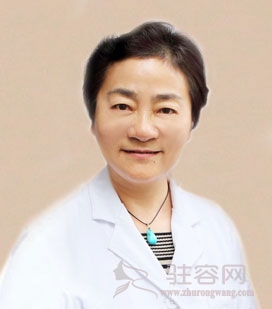 　　杨群