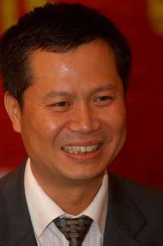 黄平 