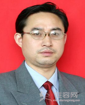 　　艾长安